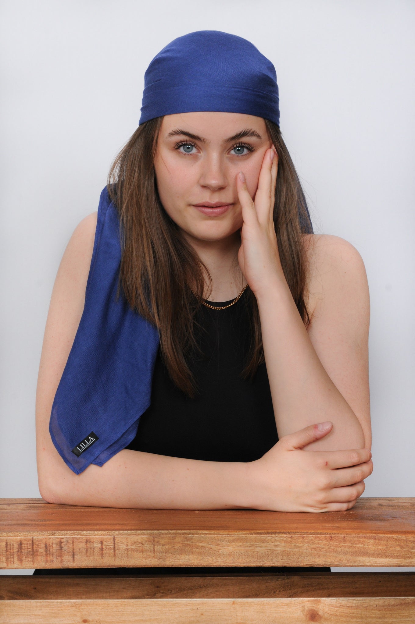 Blauwe zijden omslagdoek - LILLA